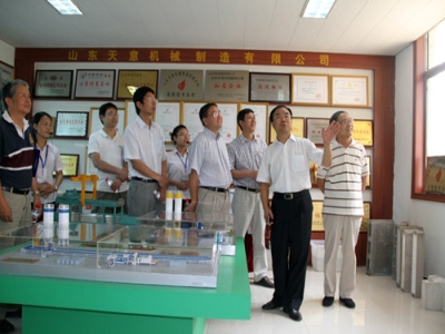 2012.7.28日山東天意兩項科技成果鑒定順利通過，北京領(lǐng)導(dǎo)專家，到我公司參觀指導(dǎo)