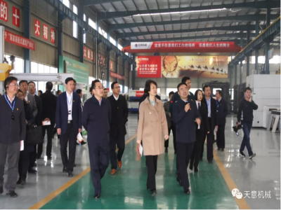 濟(jì)寧市委常委、組織部部長(zhǎng)孔凡萍帶領(lǐng)全市“兩新”組織黨建工作現(xiàn)場(chǎng)觀摩團(tuán)蒞臨天意機(jī)械調(diào)研指導(dǎo)