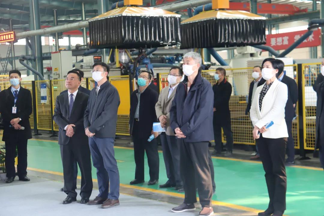 數(shù)據(jù)驅(qū)動 智慧賦能丨全區(qū)重點(diǎn)項目現(xiàn)場觀摩團(tuán)蒞臨天意機(jī)械觀摩指導(dǎo)